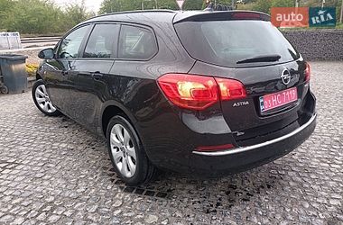 Универсал Opel Astra 2015 в Львове