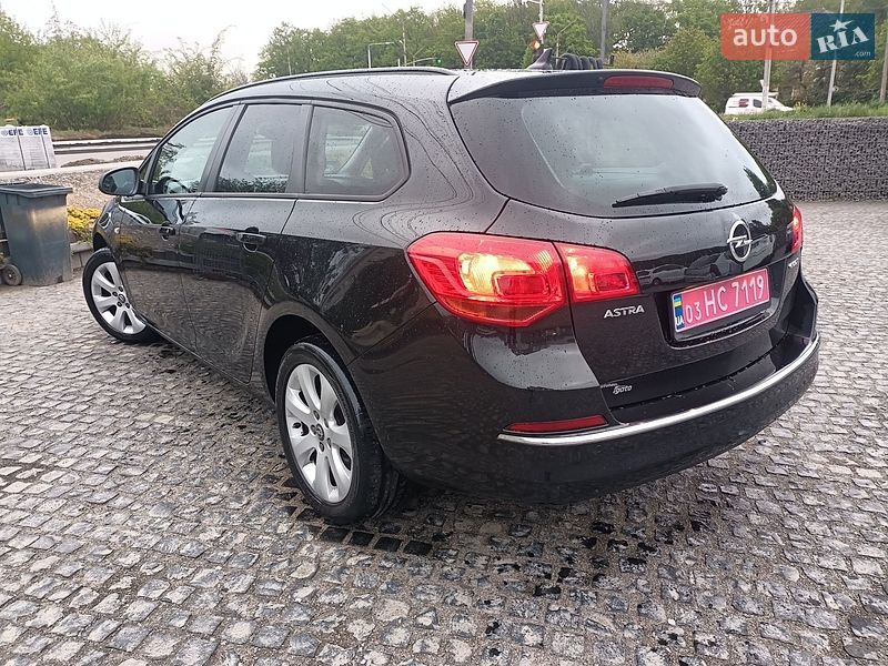 Универсал Opel Astra 2015 в Львове