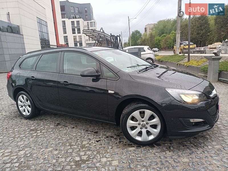 Универсал Opel Astra 2015 в Львове