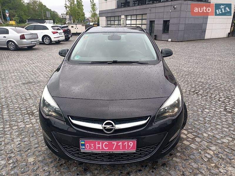 Универсал Opel Astra 2015 в Львове
