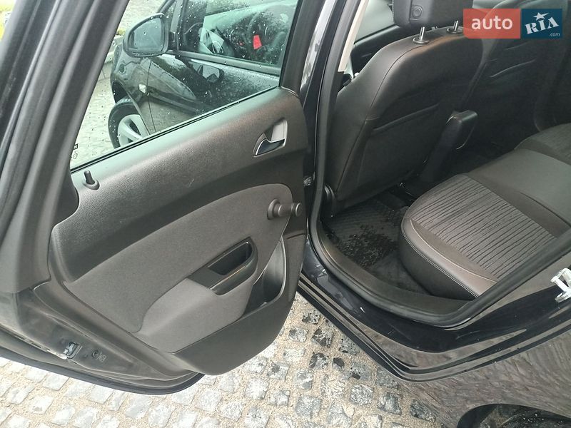 Универсал Opel Astra 2015 в Львове