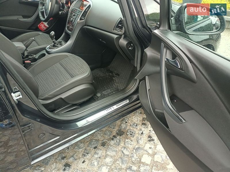 Универсал Opel Astra 2015 в Львове