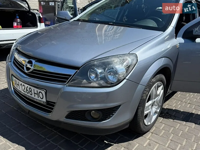 Opel Astra 2011
