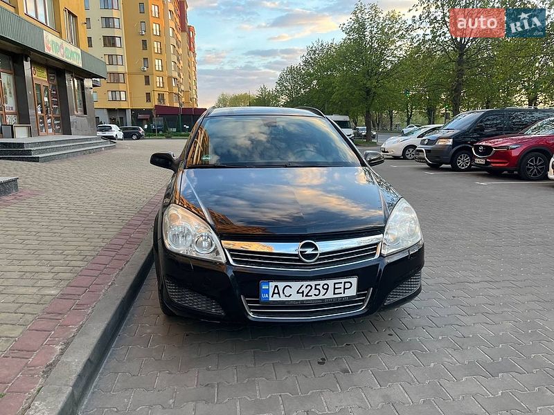 Універсал Opel Astra 2009 в Луцьку