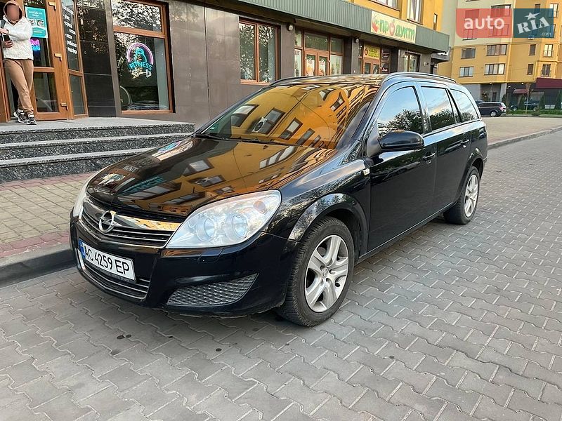 Універсал Opel Astra 2009 в Луцьку