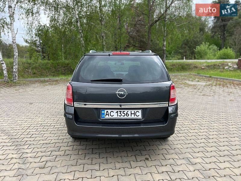 Универсал Opel Astra 2010 в Луцке