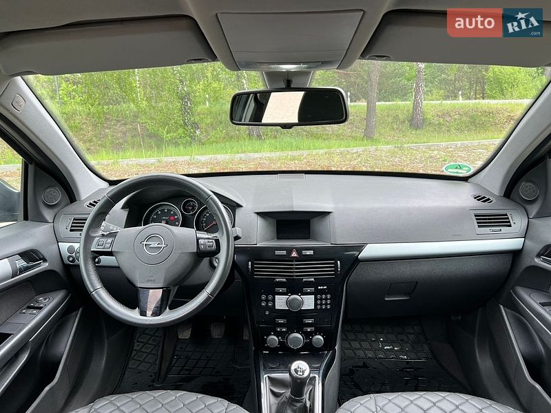 Универсал Opel Astra 2010 в Луцке