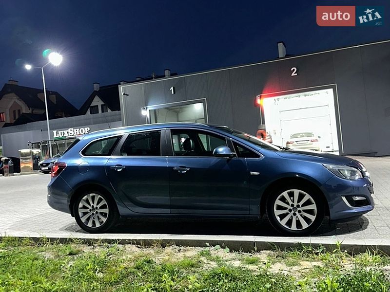 Универсал Opel Astra 2012 в Сиховом