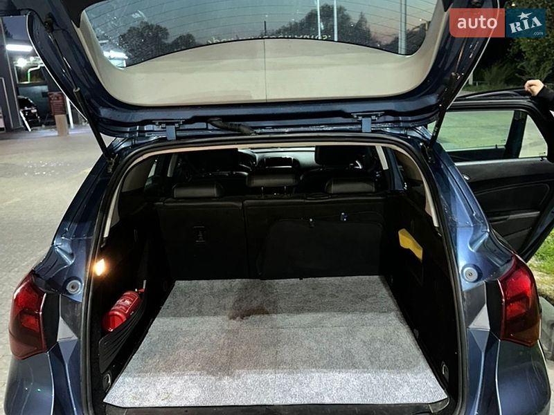 Универсал Opel Astra 2012 в Сиховом