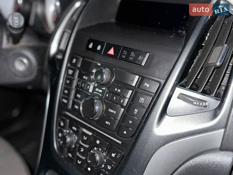 Универсал Opel Astra 2012 в Сиховом