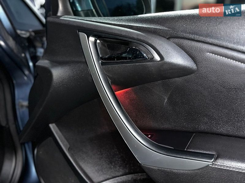 Универсал Opel Astra 2012 в Сиховом