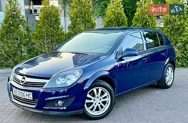 Хетчбек Opel Astra 2012 в Дніпрі