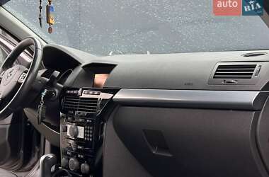 Универсал Opel Astra 2010 в Львове
