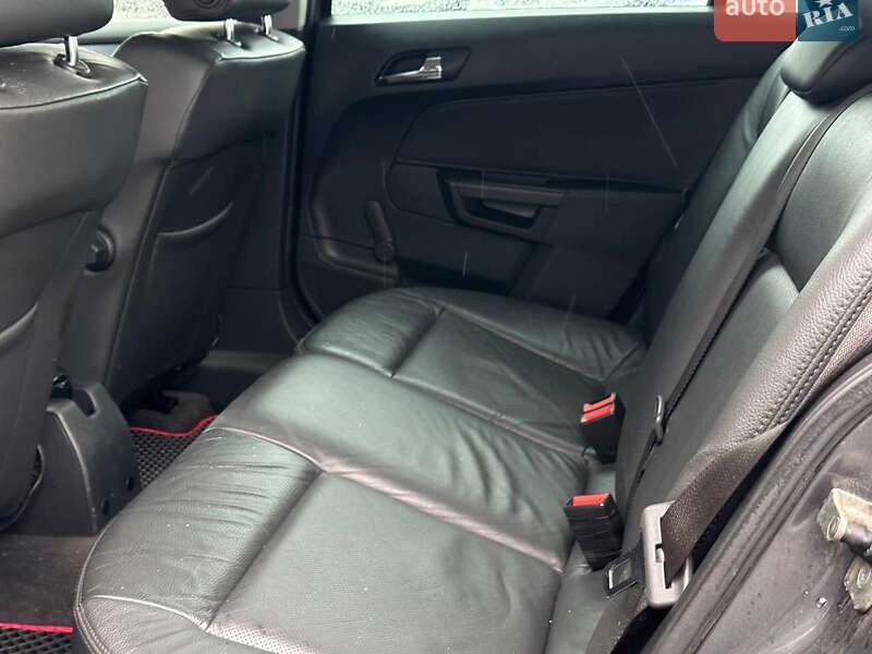 Универсал Opel Astra 2010 в Львове