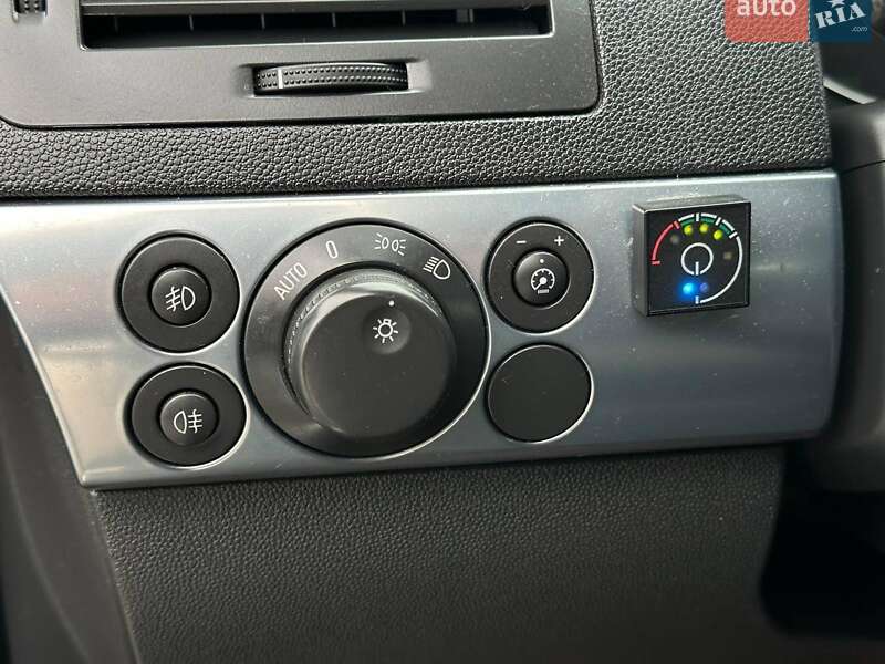 Универсал Opel Astra 2010 в Львове