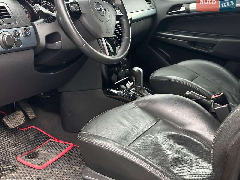 Универсал Opel Astra 2010 в Львове