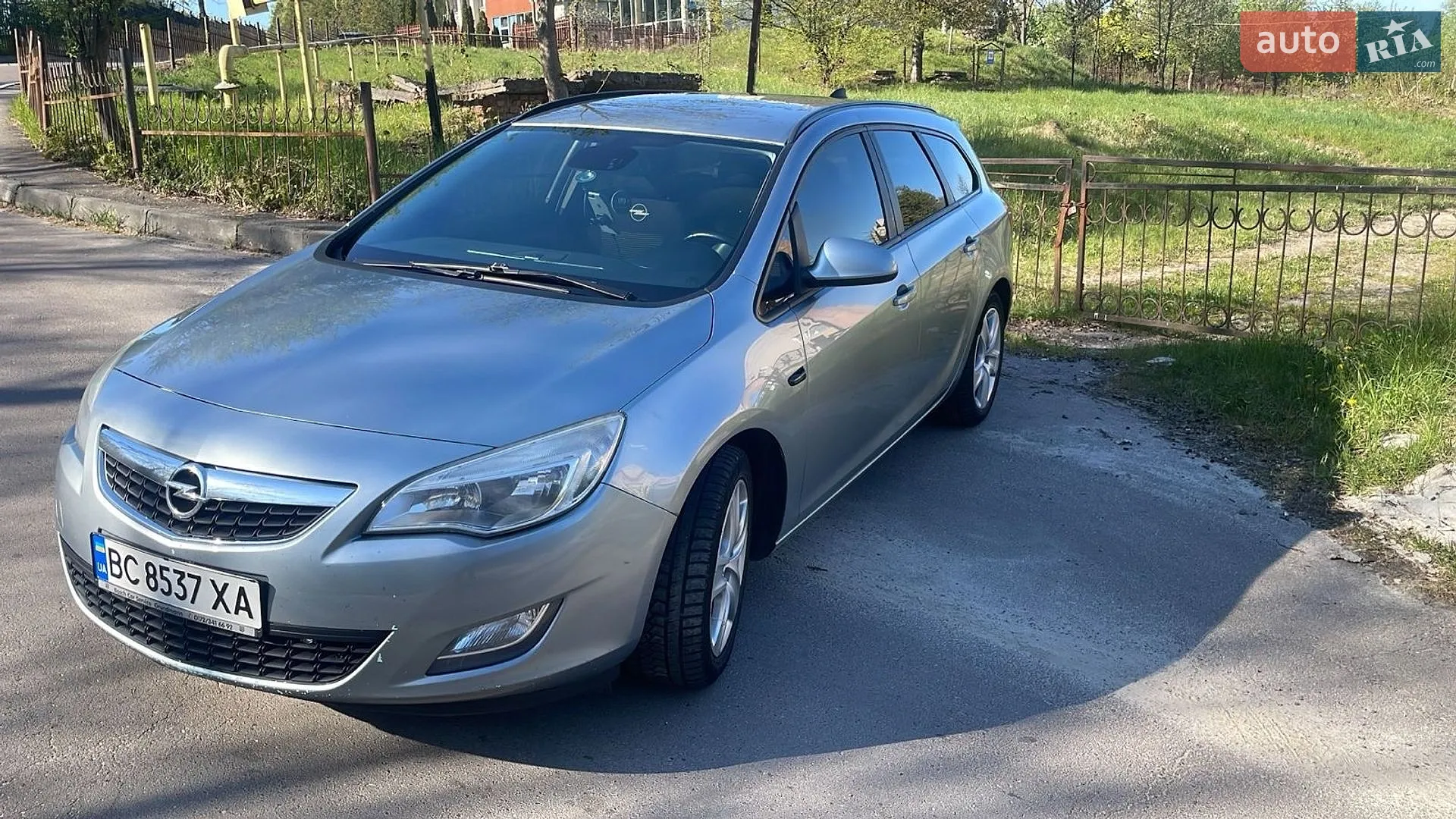 2011 Opel Astra - фото 1