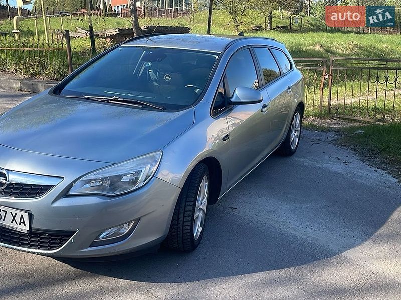 Opel Astra 2011