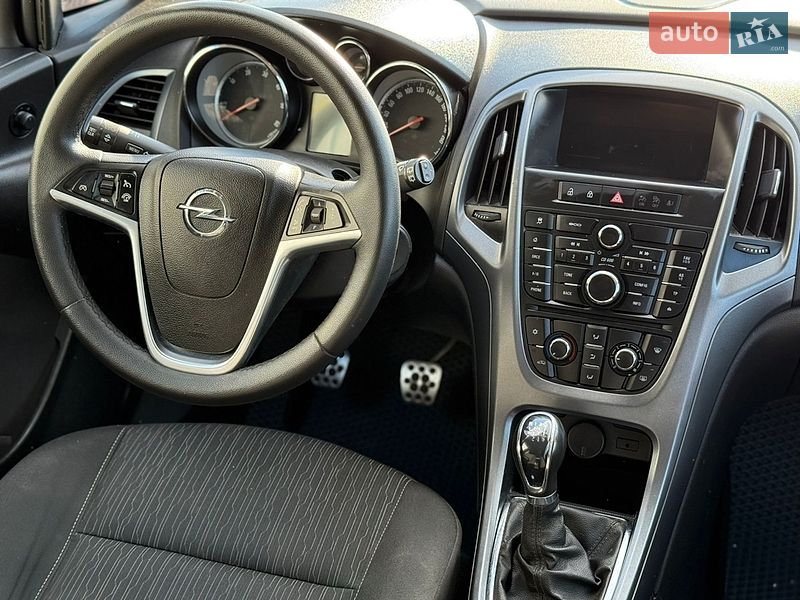 Универсал Opel Astra 2014 в Луцке