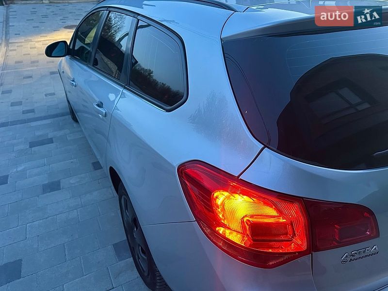 Универсал Opel Astra 2011 в Тернополе