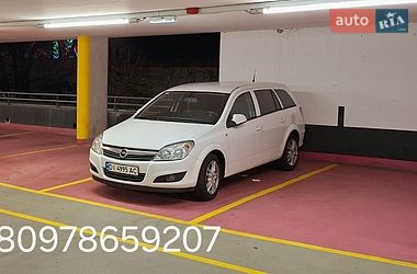 Универсал Opel Astra 2010 в Тячеве