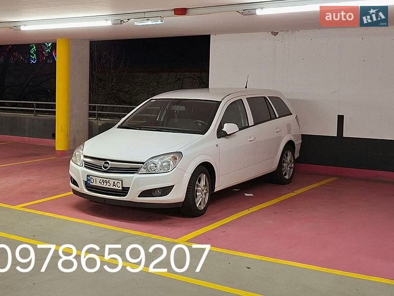 Универсал Opel Astra 2010 в Тячеве