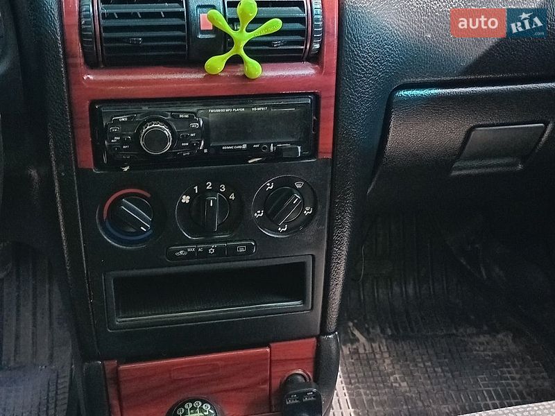 Седан Opel Astra 2006 в Хмельницком