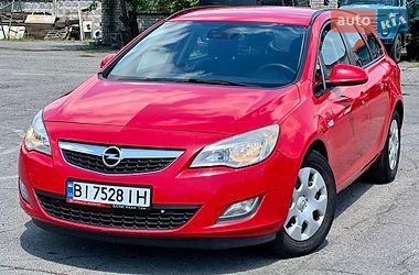 Універсал Opel Astra 2011 в Горішніх Плавнях