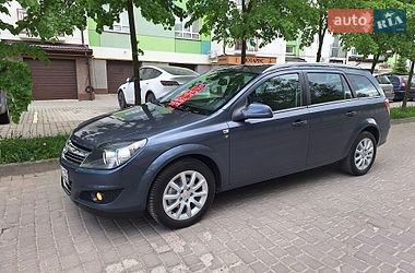 Універсал Opel Astra 2010 в Івано-Франківську