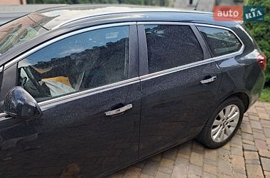 Универсал Opel Astra 2012 в Калуше