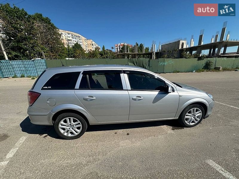 Універсал Opel Astra 2012 в Южному