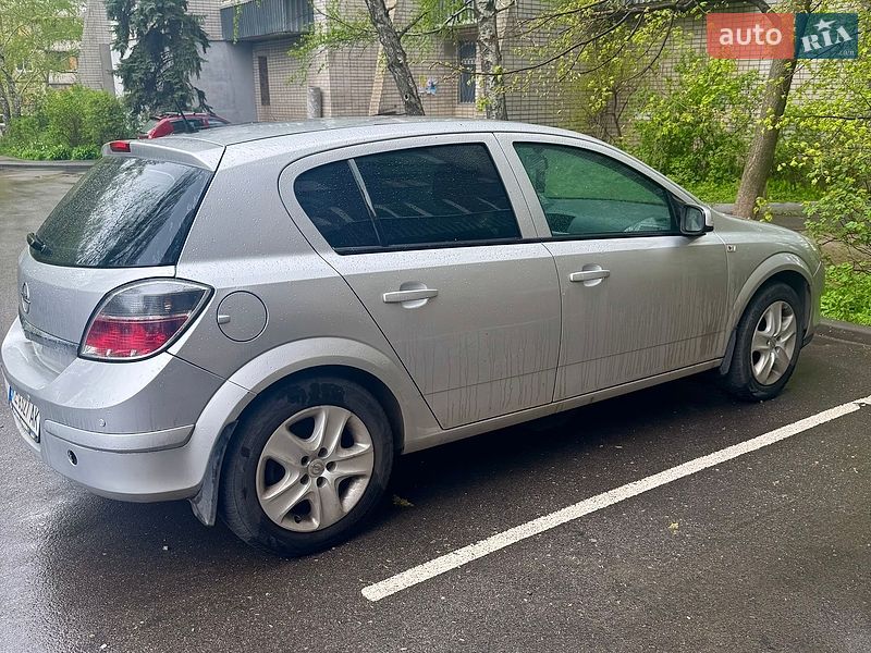 Хэтчбек Opel Astra 2013 в Днепре