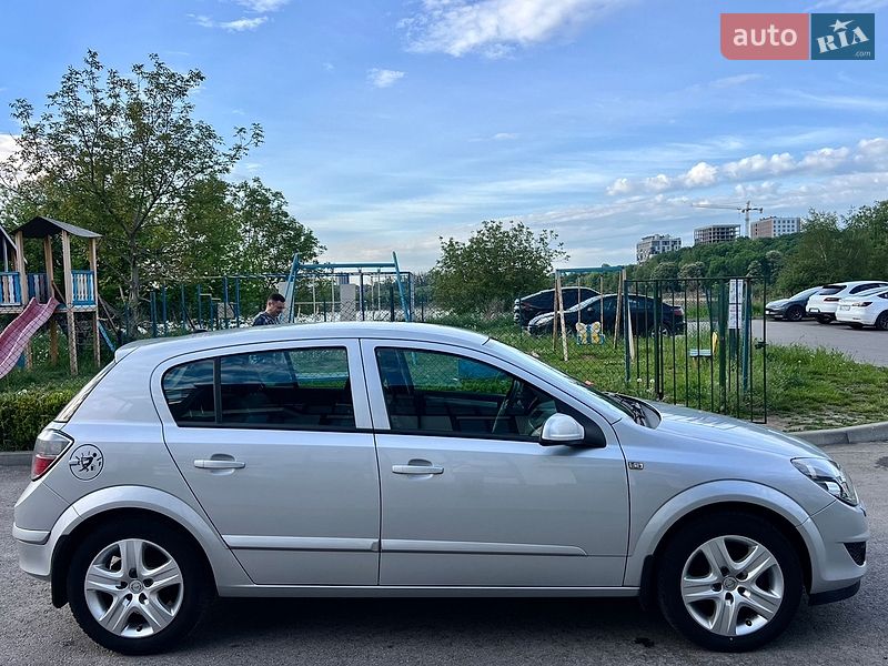 Хэтчбек Opel Astra 2009 в Ровно