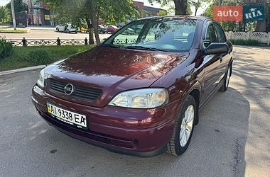 Седан Opel Astra 2006 в Ромнах