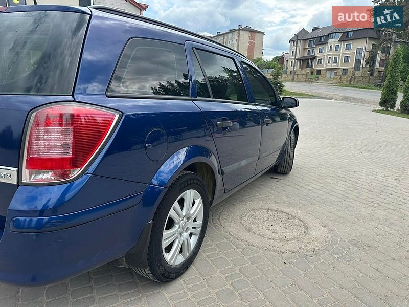 Универсал Opel Astra 2009 в Бучаче