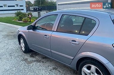 Хэтчбек Opel Astra 2008 в Олевске