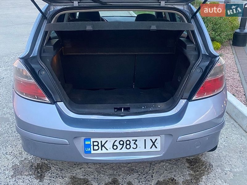 Хэтчбек Opel Astra 2008 в Олевске