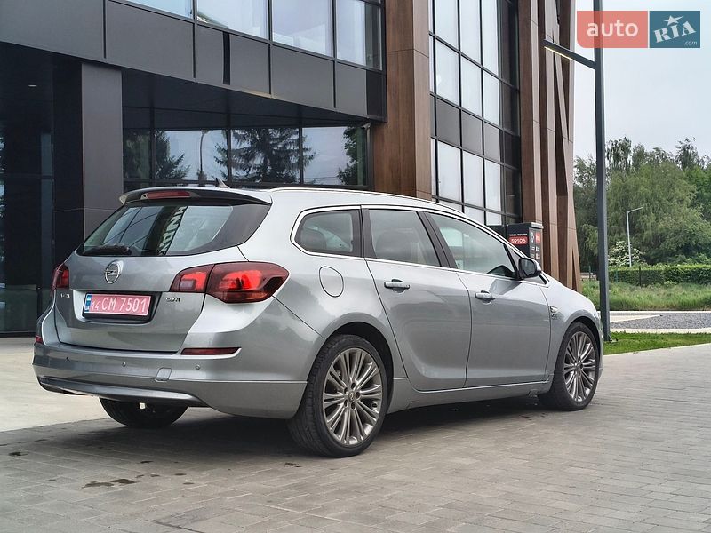 Универсал Opel Astra 2012 в Луцке