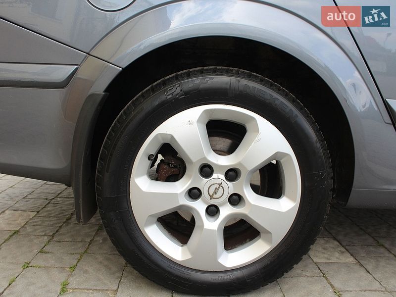 Универсал Opel Astra 2006 в Трускавце