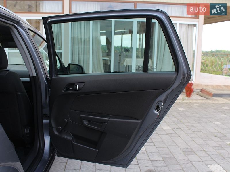 Универсал Opel Astra 2006 в Трускавце