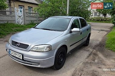 Седан Opel Astra 2000 в Черкасах