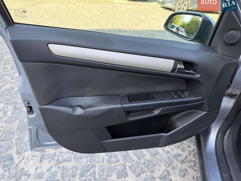 Хэтчбек Opel Astra 2007 в Киеве