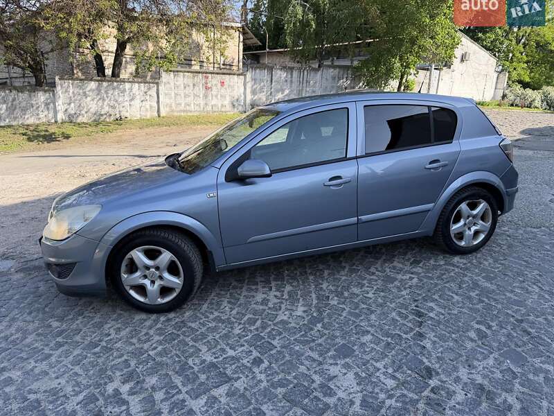 Хэтчбек Opel Astra 2007 в Киеве