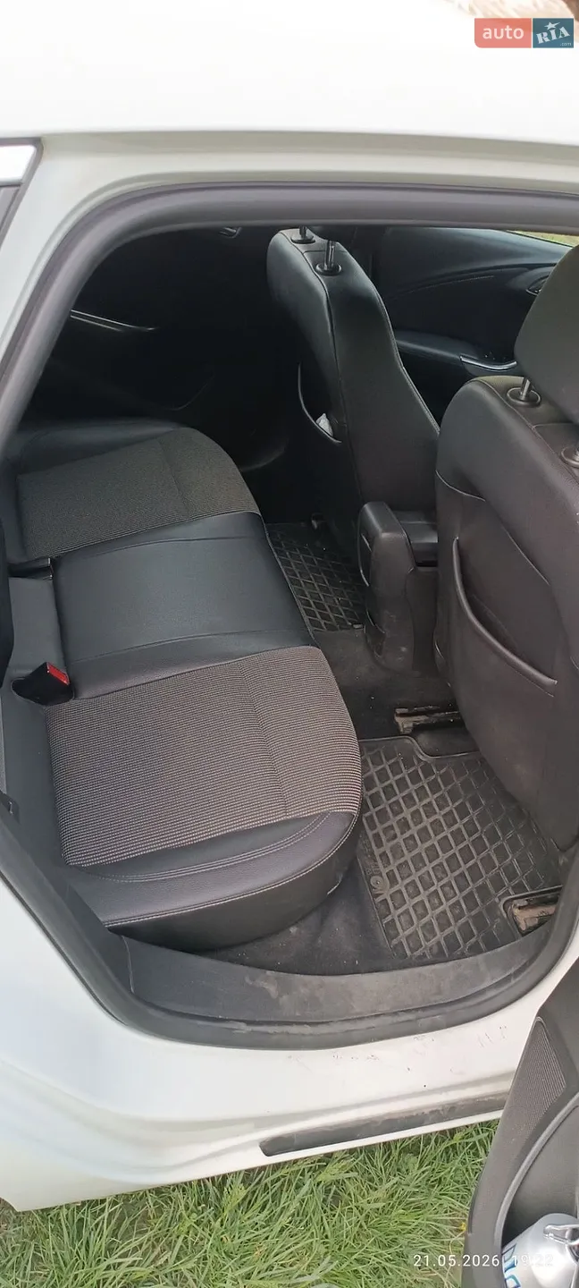 2010 Opel Astra - мініатюра 11