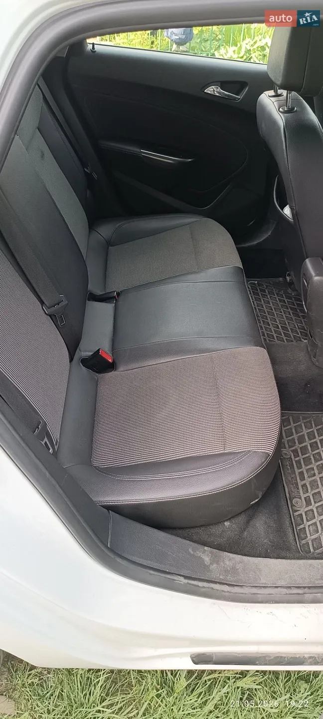 2010 Opel Astra - мініатюра 14