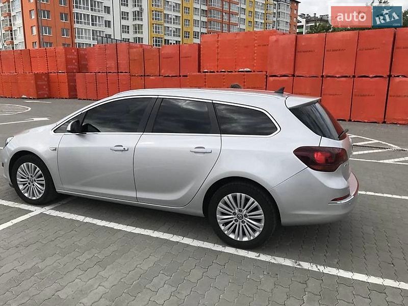 Універсал Opel Astra 2013 в Івано-Франківську