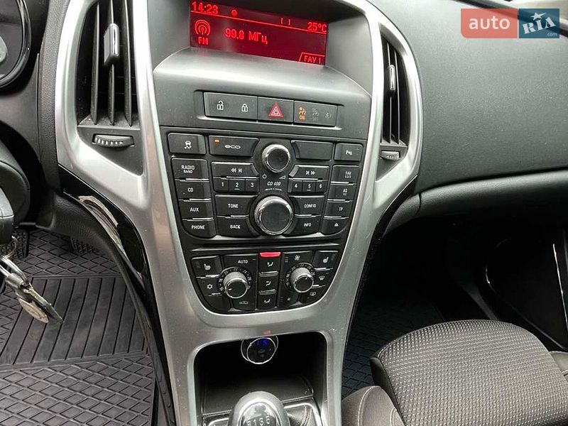 Универсал Opel Astra 2012 в Дрогобыче