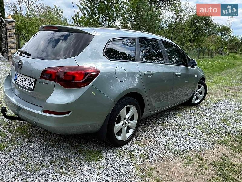 Универсал Opel Astra 2012 в Дрогобыче