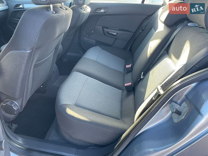 Хэтчбек Opel Astra 2005 в Киеве