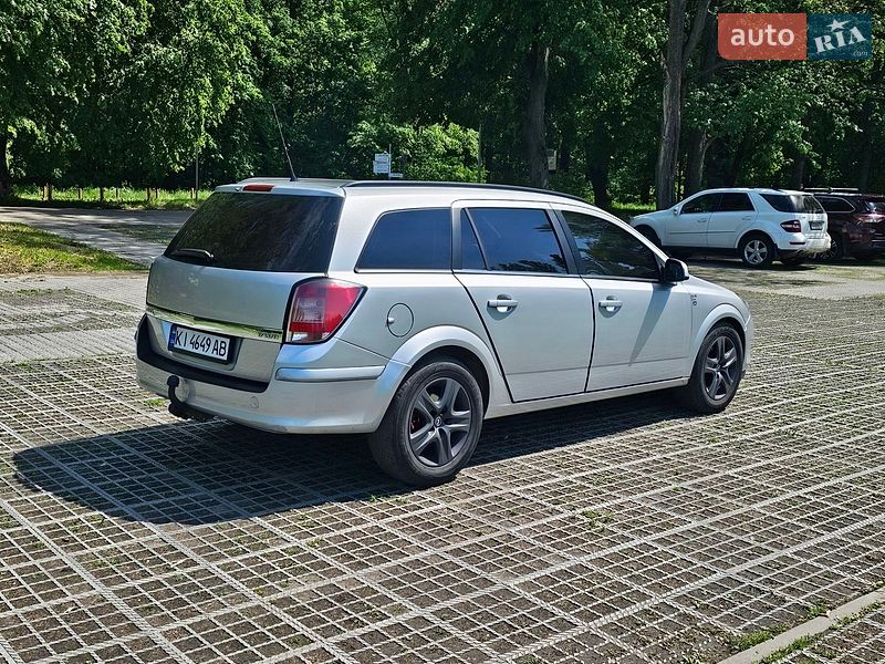 Універсал Opel Astra 2010 в Києві